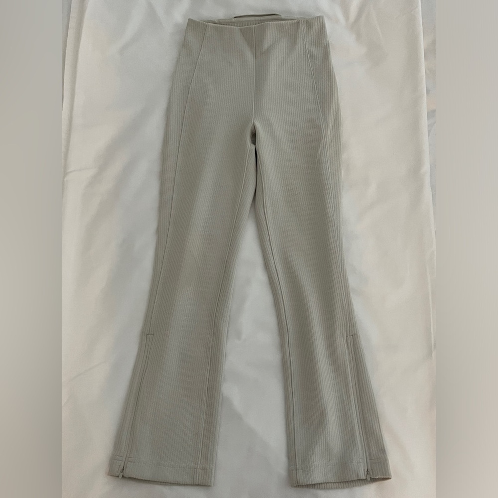 Lululemon Ribbed Softstreme Zip-Leg High-Rise Cropped Pant 25" Size 0